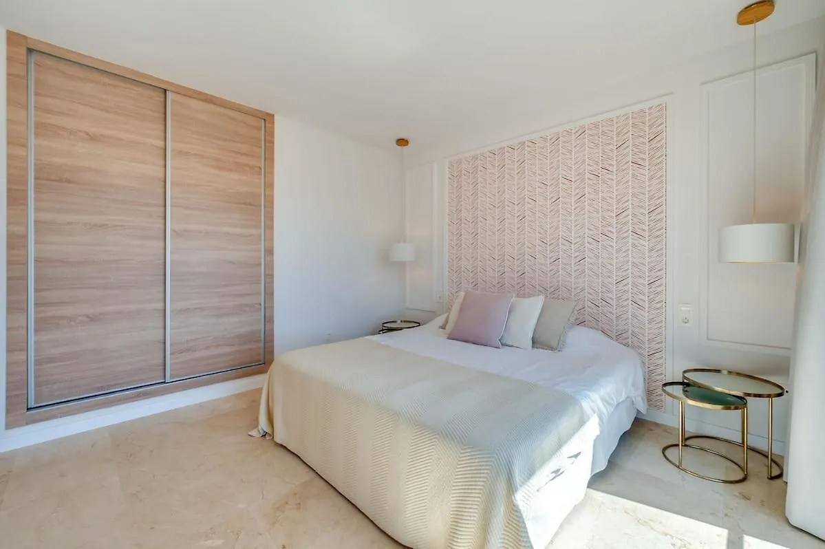 New Modern Townhouse In Marbellaアパートメント アパート マルベーリャ